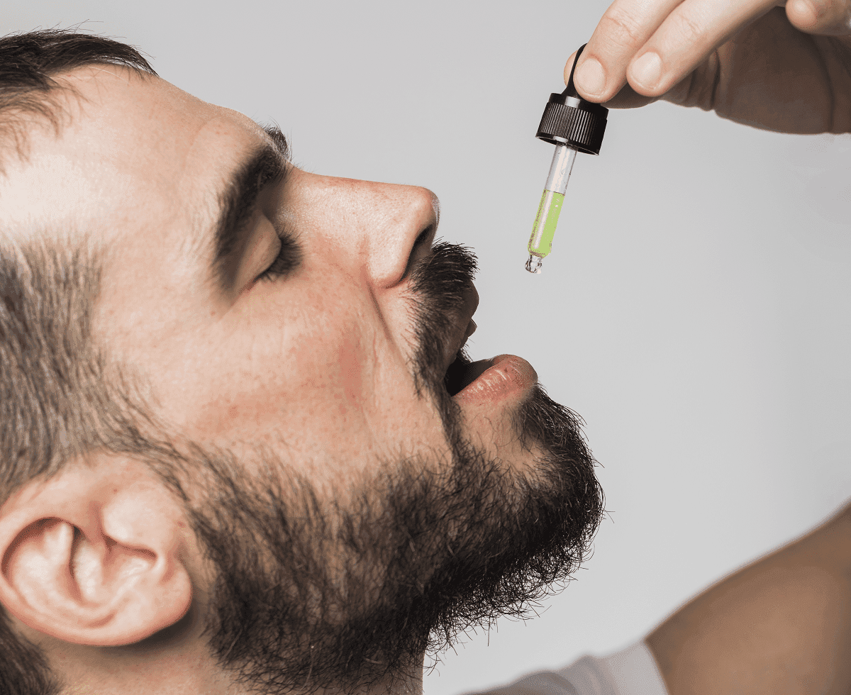 Proibição do cultivo, altos preços e pouca variedade no varejo, obriga brasileiros a recorrerem à importação de produtos de cannabis