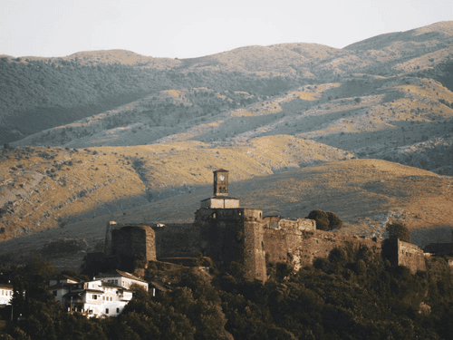 Albânia estabelece limite de THC para cânhamo