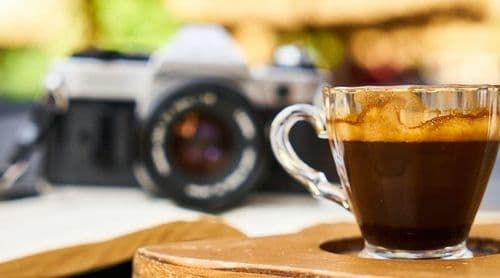 Baristas profissionais provam café com CBD