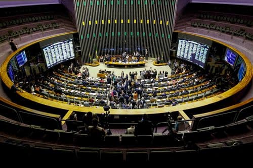 Comissão de Desenvolvimento Econômico debate permissão para cultivo e comercialização do cânhamo no Brasil