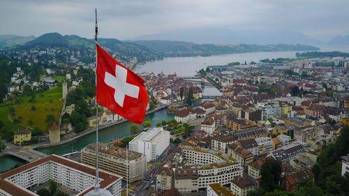Suiza lanza consulta pública sobre legalización de cannabis para adultos
