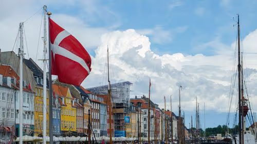 Dinamarca aposta em saúde pública e flexibiliza regras para usuários vulneráveis