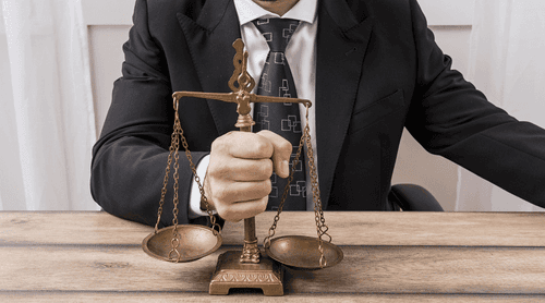 Enquanto o PL da cannabis não anda no legislativo, o judiciário garante que pacientes tenham acesso à saúde