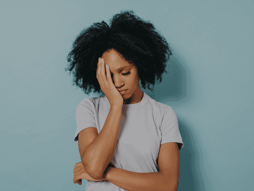 Enxaqueca menstrual: hormônios desvendam os segredos da dor