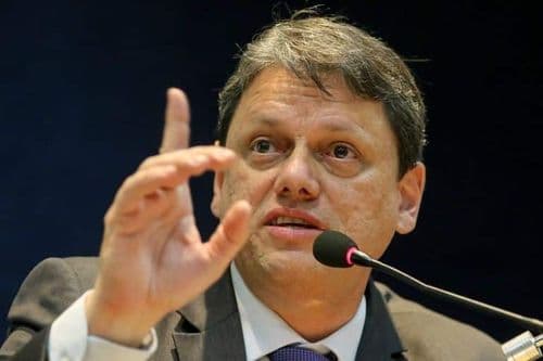 Governador Tarcísio deve se posicionar sobre liberação de medicamentos à base de cannabis no SUS