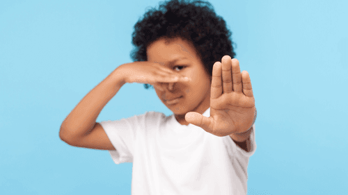 Fumar cannabis em casa expõe crianças a substâncias tóxicas, revela novo estudo