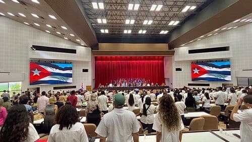 Pesquisadores da ELAM exploram potencial da cannabis medicinal em Cuba