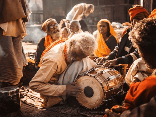 Índia proíbe rituais de maconha em templos de Shiva