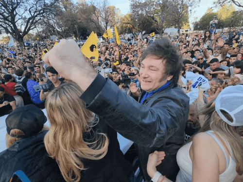 "Não acredito nas restrições", diz o presidente eleito na Argentina Javier Milei