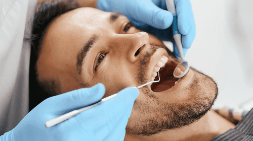 No dia mundial do dentista, saiba como a terapia canabinóide pode ajudar contra doenças bucais