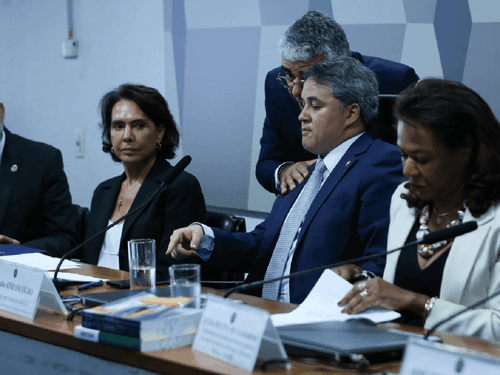 PEC que criminaliza porte de drogas recebe apoio de psiquiatras e crítica de defensores públicos