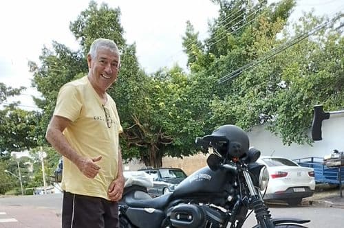 Paciente que teve dois AVCs volta a andar após tratamento com CBD