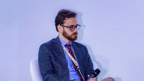 "A cannabis não é prioridade para o governo", diz especialista sobre regulamentação no Brasil