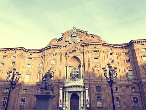 Reviravolta política, a Itália aponta novamente o CBD como um narcótico