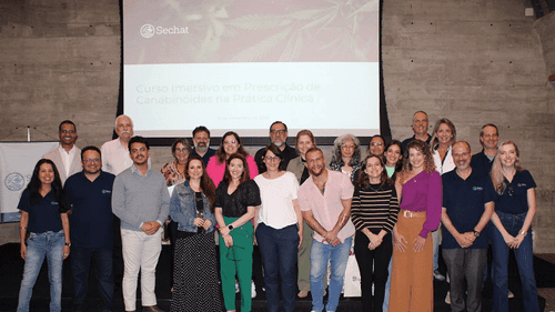 Sechat Academy forma a primeira turma de médicos prescritores de cannabis