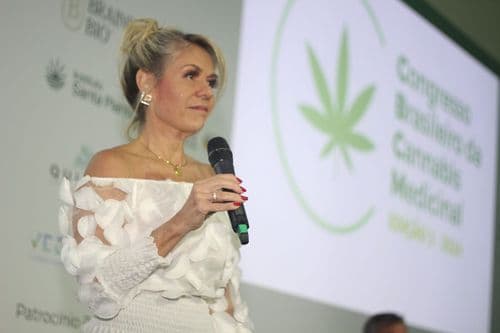 Cynthia de Carlo participa do livro "Nova Visão Integrativa e Sistêmica sobre Saúde e o Bem Estar"